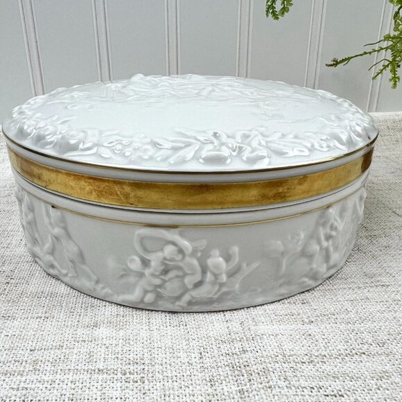 Vintage Capodimonte Jewelry Powder Box White Porcelain Embossed Gilded Dresser - Picture 2 of 11